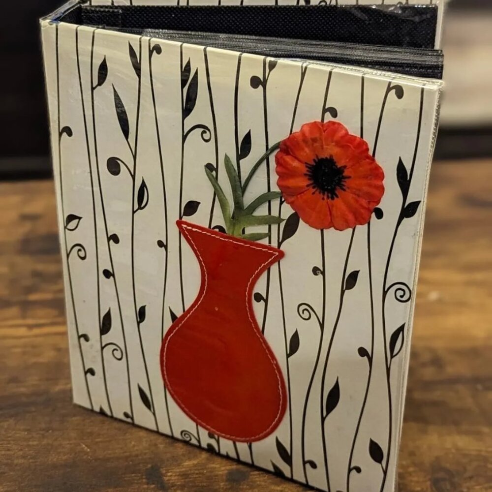 Flower Photo Album for 4×6 photos Orange Red Poppy Vase Black & White